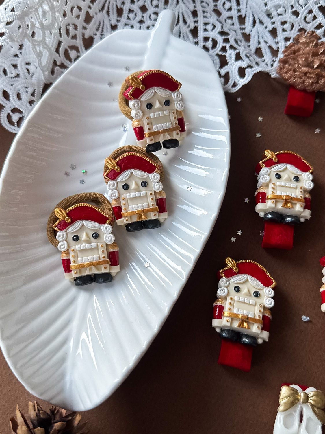 Резинка из смолы "Новогодняя", ручная роспись Резинка из смолы "Новогодняя", ручная роспись