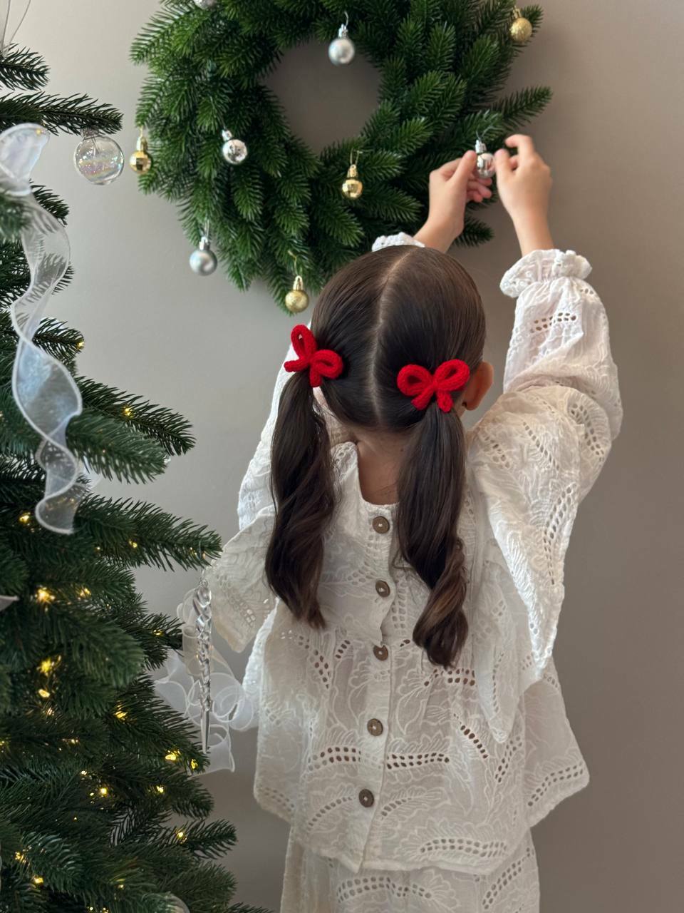 Набор вязаных бантиков, цвет красный Набор вязаных бантиков, цвет красный