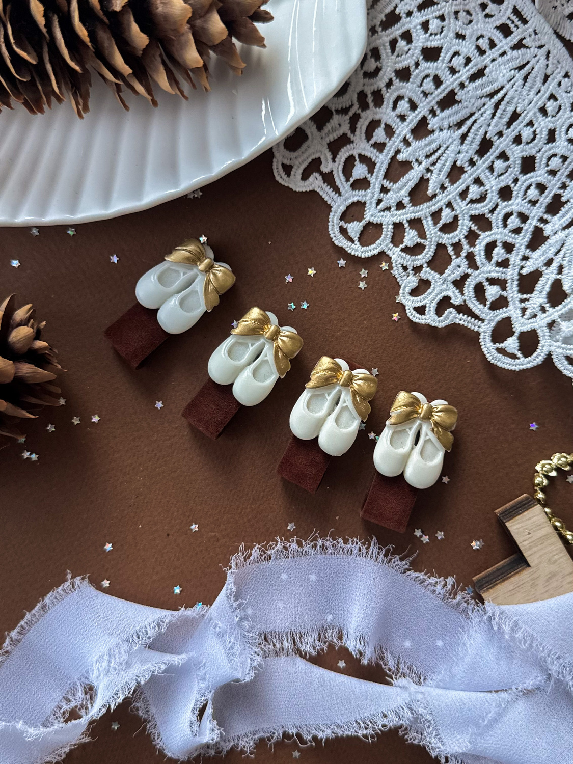 Заколка-зажим из смолы "Пуанты" Заколка-зажим из смолы "Пуанты"