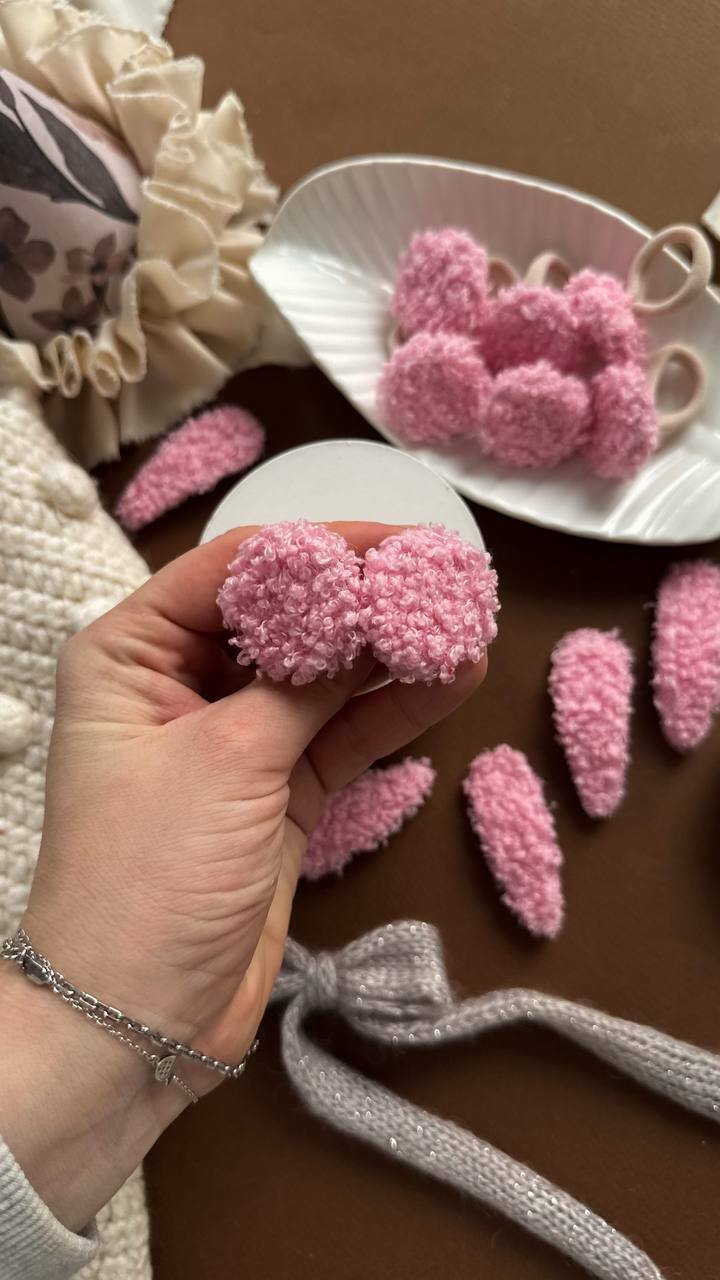 Пуговки букле, цвет нежно-розовый, резинка 3 см Пуговки букле, цвет нежно-розовый, резинка 3 см