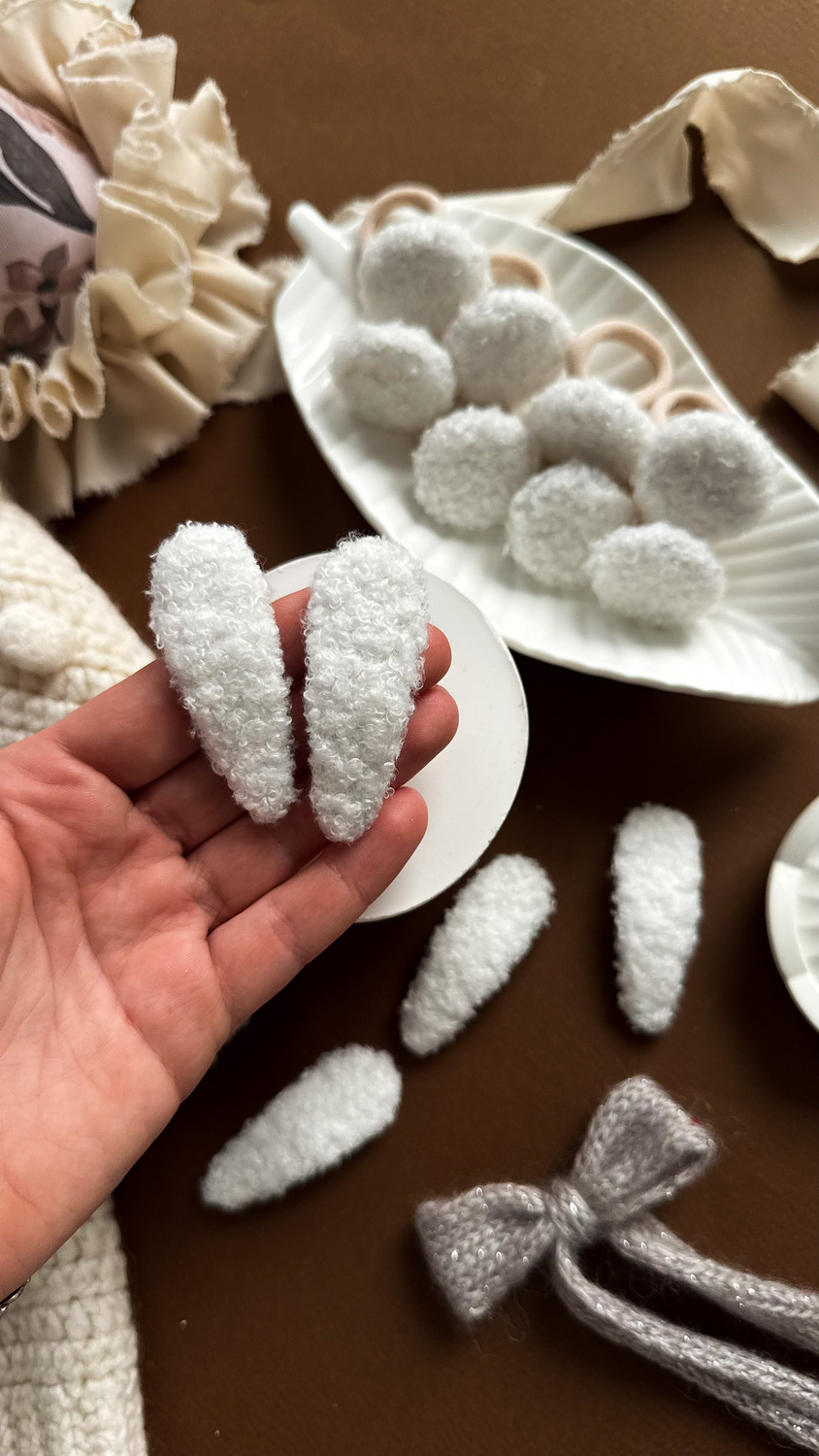 Заколка мягкая букле, цвет белый Заколка мягкая букле, цвет белый